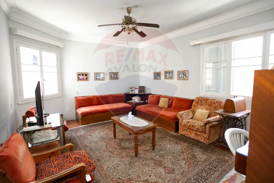 شقة للبيع 250 م سيدي جابر الشيخ (بين بورسعيد و البحر)