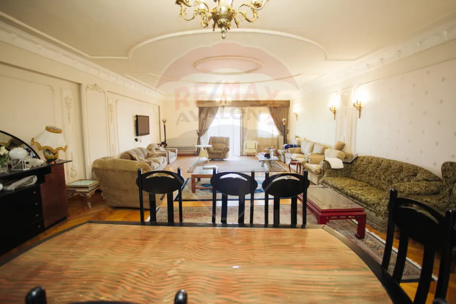 شقة للبيع 243 م سموحة (ش بهاء الدين الغتوري)