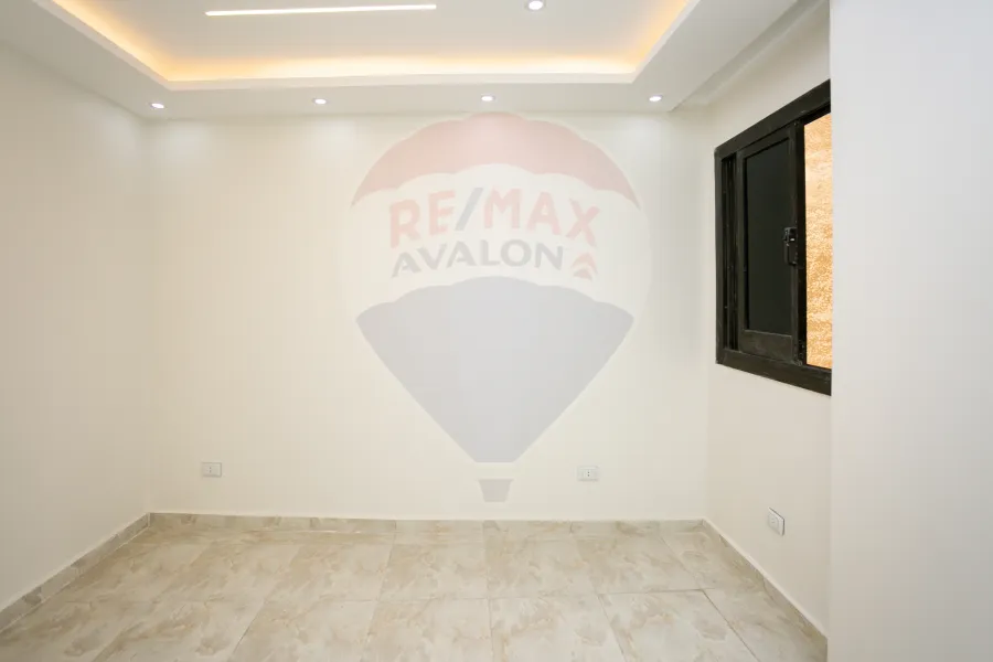 شقة للبيع 90 م المندرة (ش أبو قير الرئيسي)