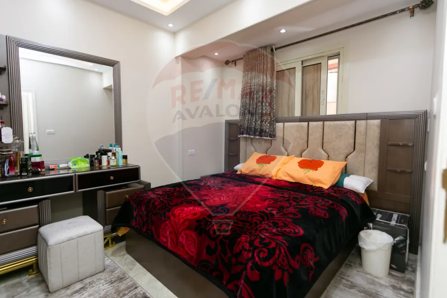 شقه للبيع 100 م ميامي ( ش صلاح الدين شعبان )