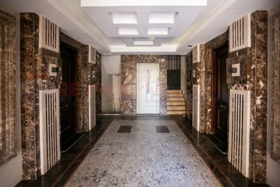 شقة للبيع 180م  لوران (متفرع من ش الاقبال)