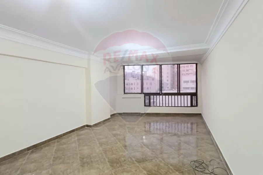 شقة للبيع 150 م سموحة (ش مدارس محمد زهران)