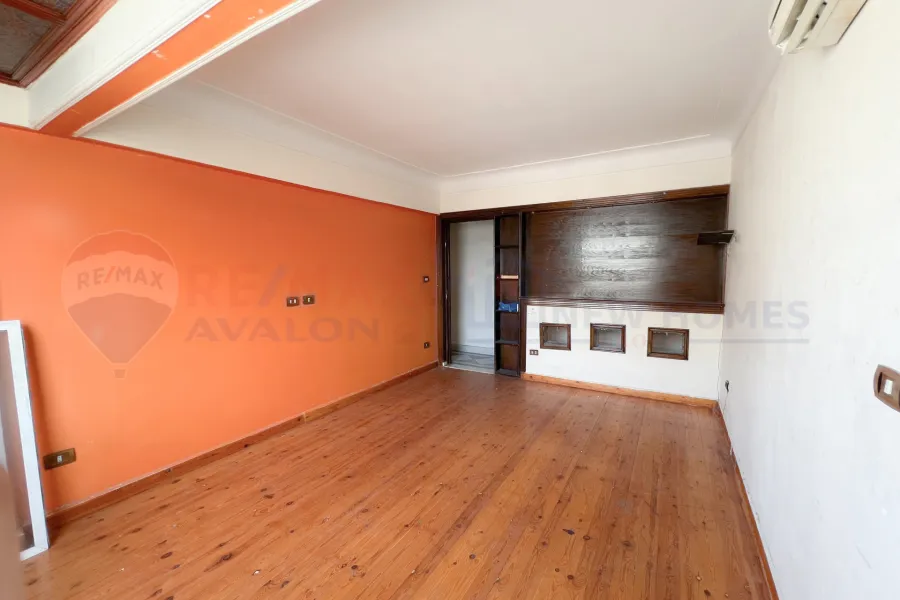 شقة للبيع 165 م رشدي (علي الترام مباشرة)