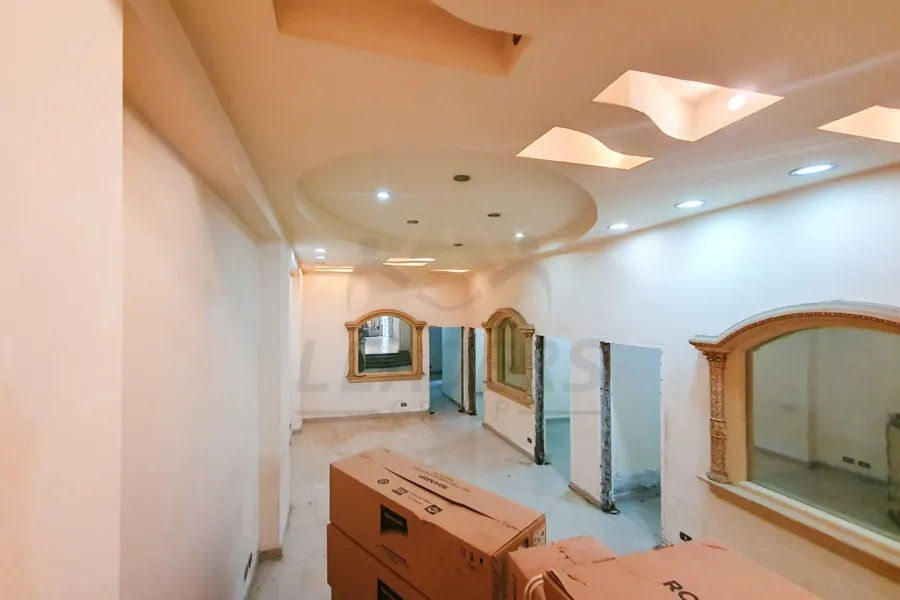 مقر اداري للايجار 217 م سبورتنج (ش بور سعيد)