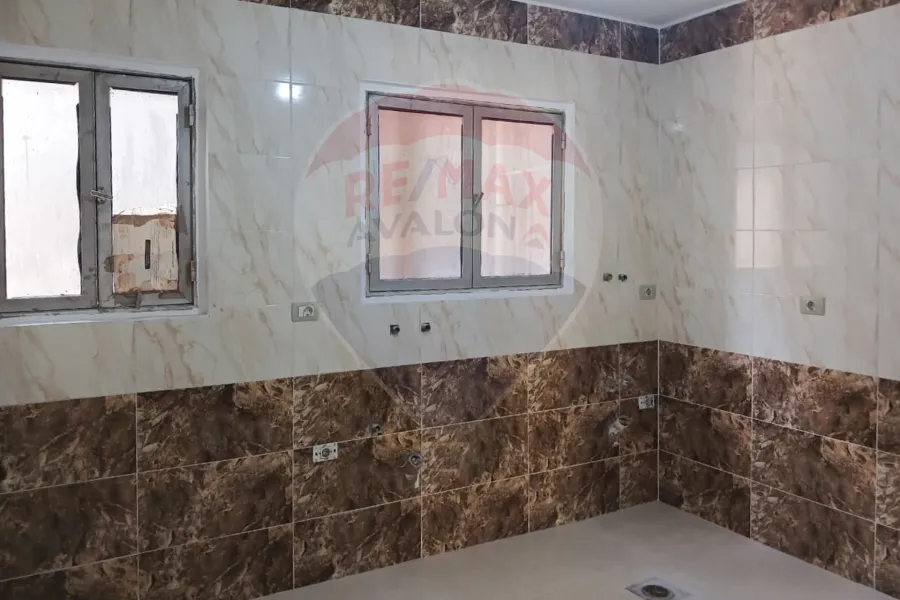 شقة للبيع 140 م مصطفي كامل (علي الترام مباشرة)