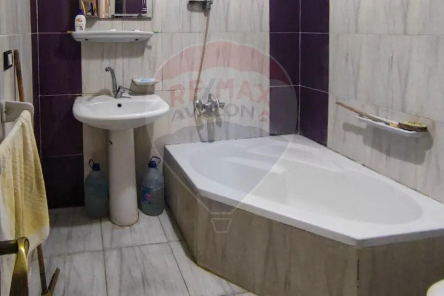 شقة للبيع 250 م محطة الرمل (ش عبد الفتاح يحيي)