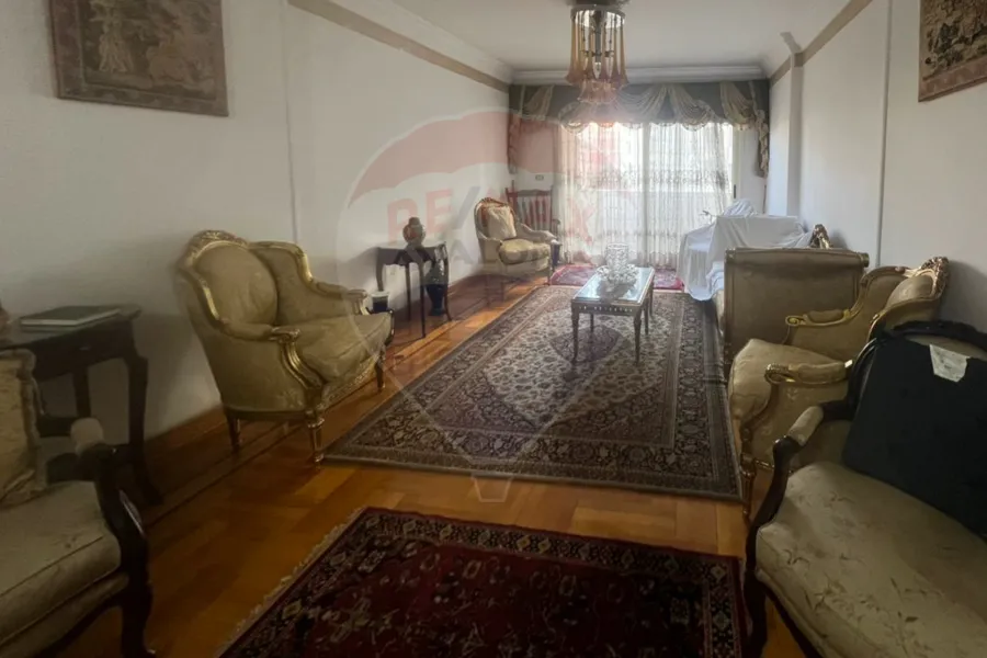 شقة للإيجار المفروش 212 م سموحة (ش كمال الدين صلاح)