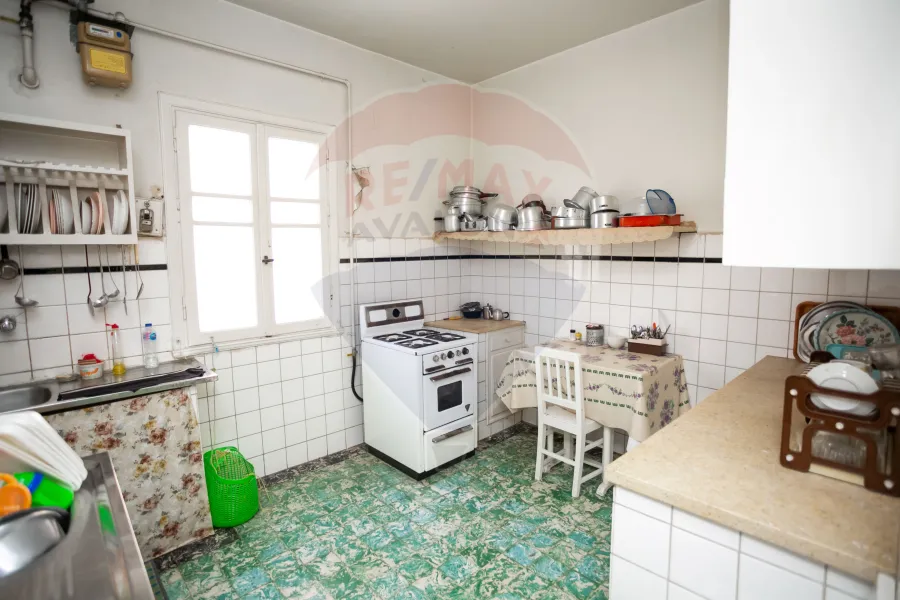 شقة للبيع 250 م سيدي جابر الشيخ (بين بورسعيد و البحر)