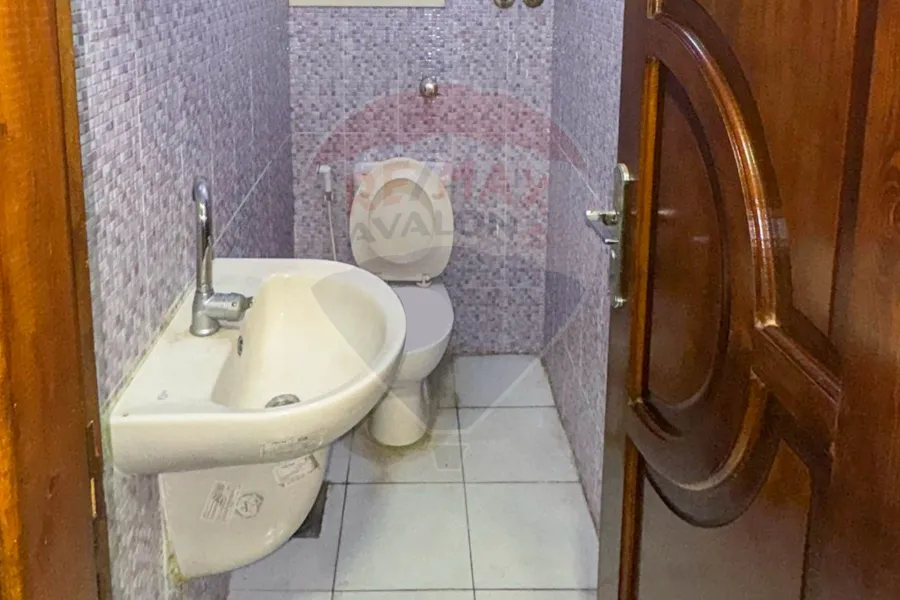 شقه للبيع  180 م لوران ( تاني نمره من البحر )