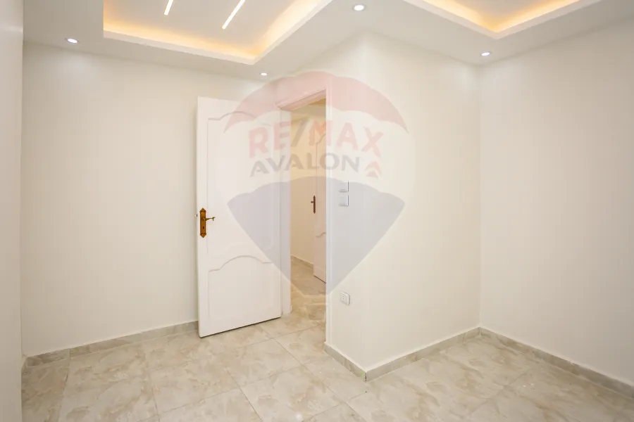 شقة للبيع 90 م المندرة (ش أبو قير الرئيسي)