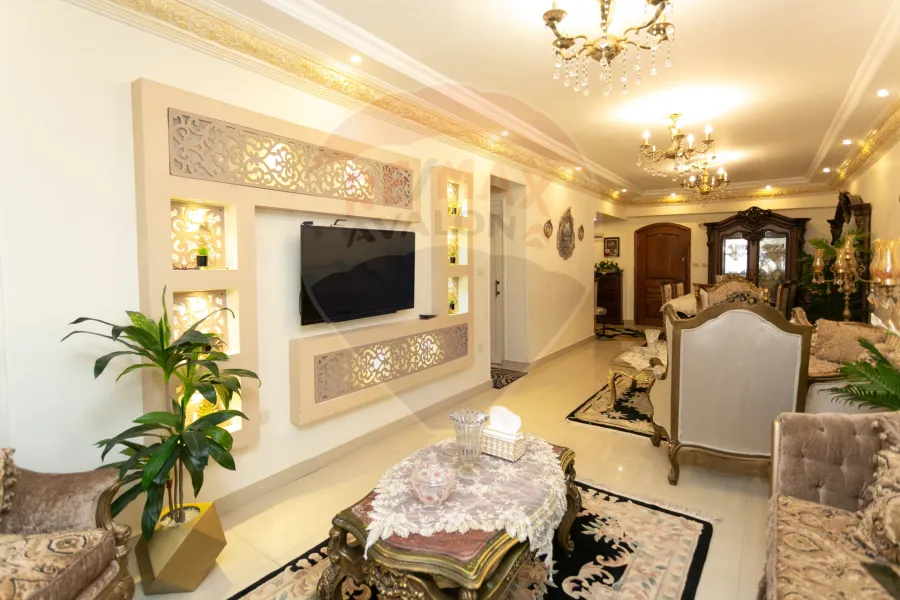 شقة للبيع 135 م سموحة ( ش بهاء الدين الغتوري )