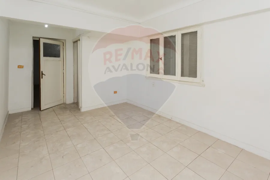 شقة للبيع 160 م ميامي (ش جمال عبد اناصر - امام الاكاديمية البحرية)