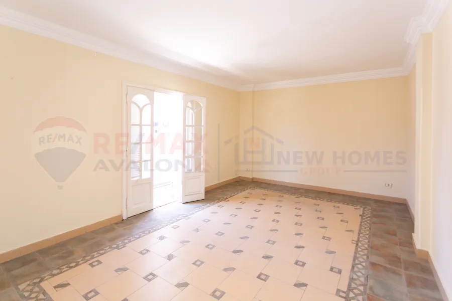 شقة للبيع 330 م  لوران (متفرع من ش الاقبال)