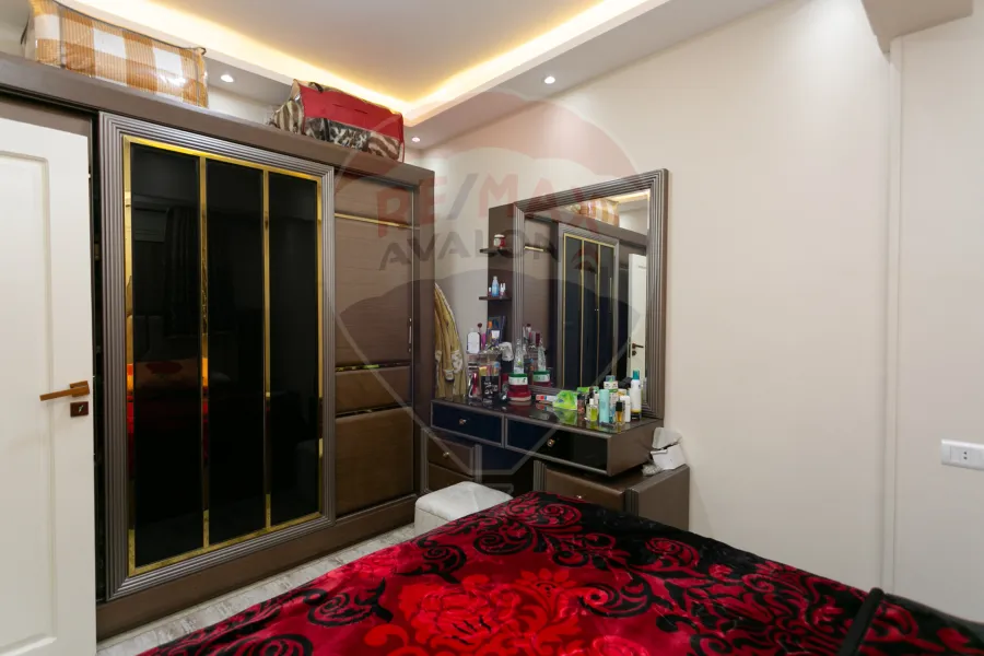 شقه للبيع 100 م ميامي ( ش صلاح الدين شعبان )