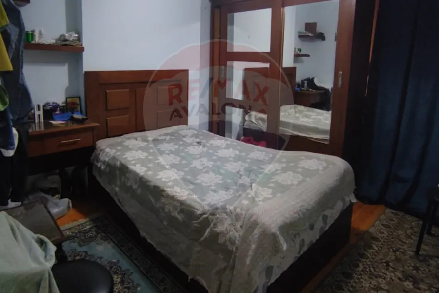 شقة للبيع 250 م محطة الرمل (ش عبد الفتاح يحيي)