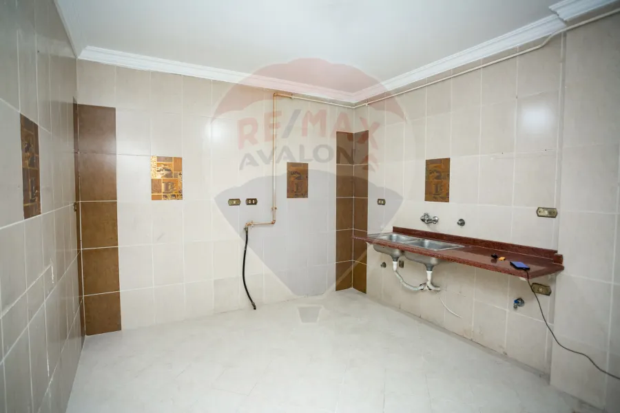 شقة للبيع 232 م كفر عبده (ش سكينة بنت الحسين)