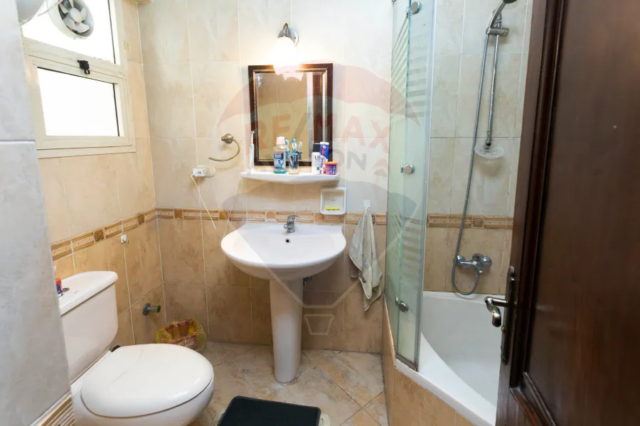 شقة للبيع 204 م سموحة (ش فوزي معاذ)