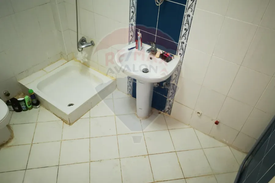 شالية ارضي بجاردن للبيع (رويال بيتش) 260 م