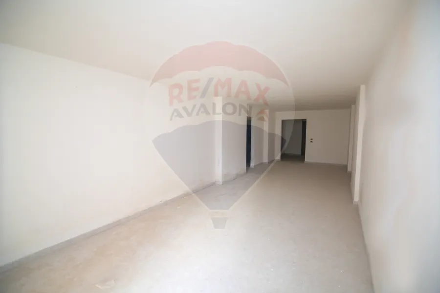 شقة للبيع 171 م كومباوند فالوري سموحة ( ش النقل والهندسة )