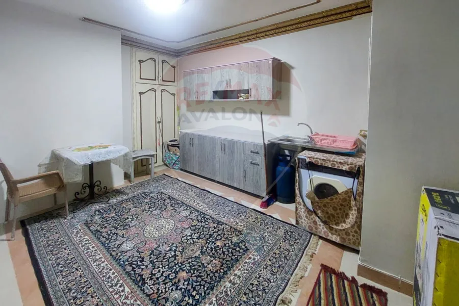 شقة للإيجار المفروش 160 م كامب شيزار (علي البحر مباشرة)