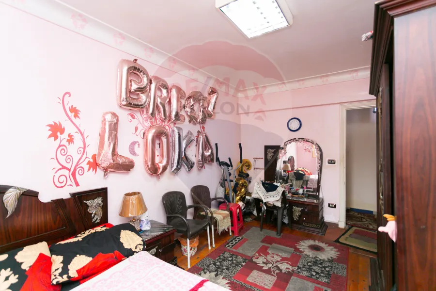 شقة للبيع 200 م كامب شيزار (ش بورسعيد)