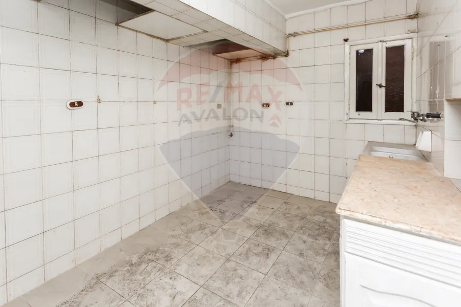 شقة للبيع 160 م ميامي (ش جمال عبد اناصر - امام الاكاديمية البحرية)