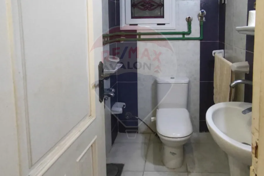 شقة للبيع 250 م محطة الرمل (ش عبد الفتاح يحيي)