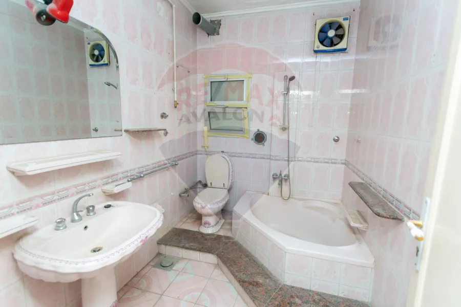 شقة للبيع 300 م سموحة (حي الفيلات)