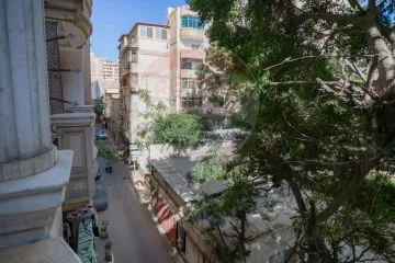 شقة للبيع 200 م لوران (ثانى نمرة من ش أبو قير)