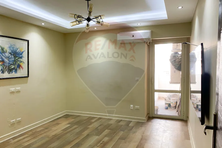 شقة للبيع 205 م رشدي (علي الترام مباشرة)