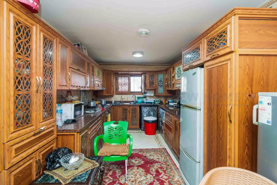 شقة للبيع 310 م  كامب شيزار (على البحر مباشرة)