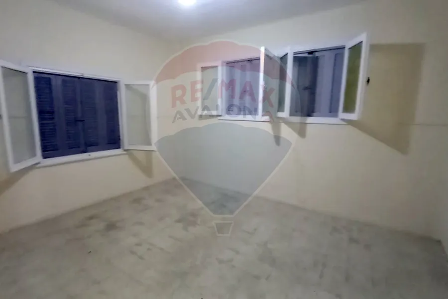 شقة للبيع 200 م سابا باشا (بالقرب من الترام)