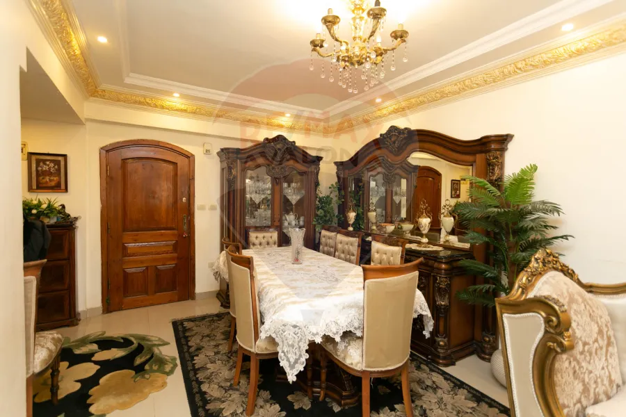 شقة للبيع 135 م سموحة ( ش بهاء الدين الغتوري )