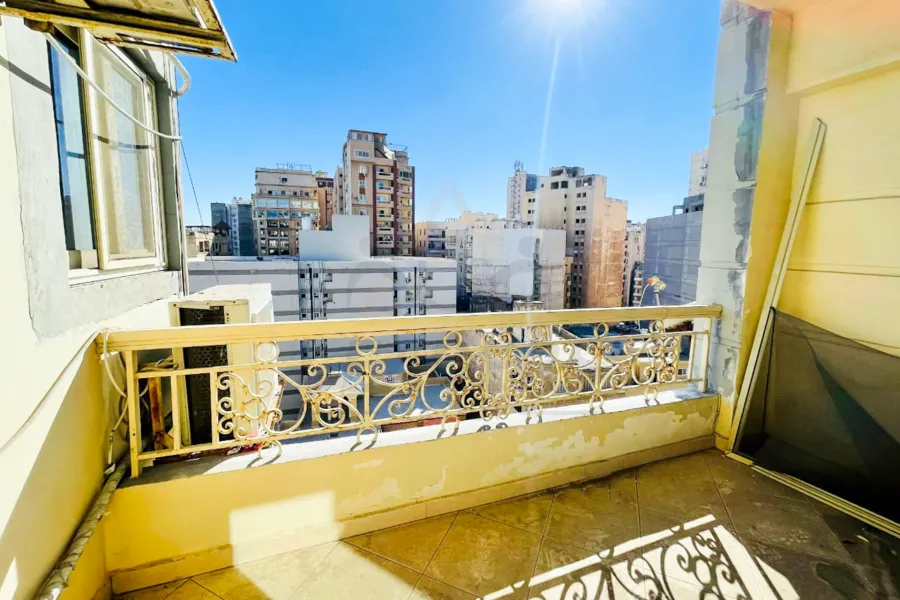 شقة للايجار 210 م سان ستيفانو (علي الترام مباشره)