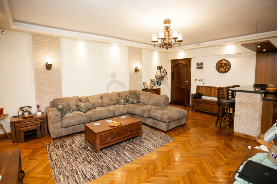 شقة للبيع 100 م سموحه (ميدان فيكتور عمانويل)