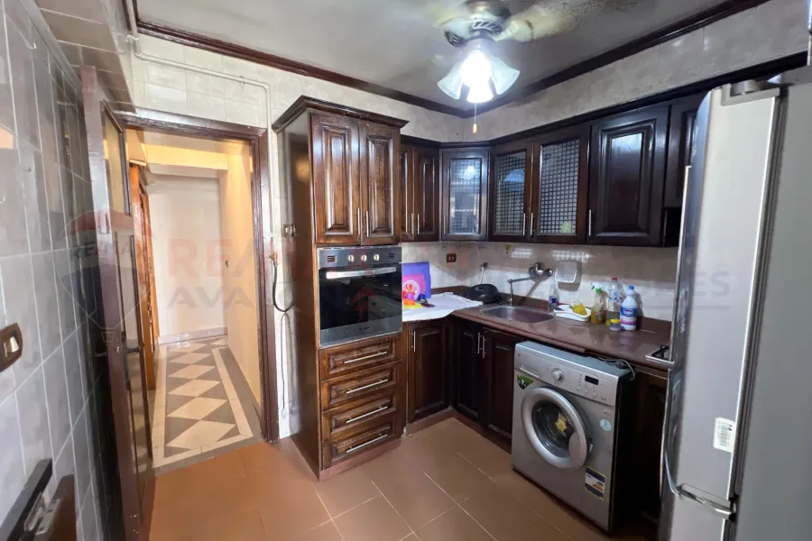 شقة للبيع 165 م رشدي (علي الترام مباشرة)