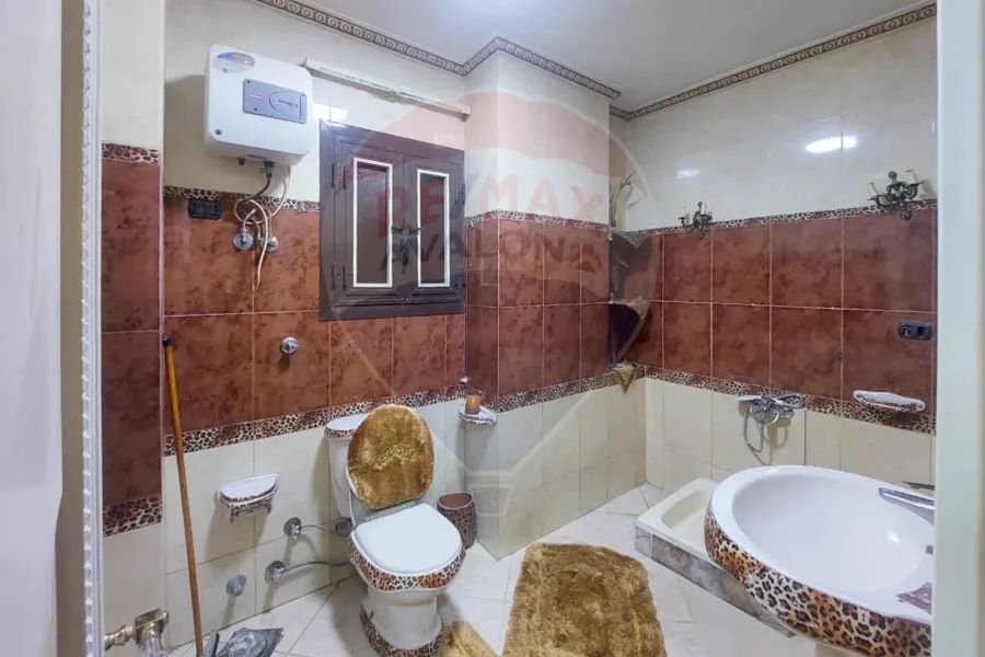 شقة للإيجار المفروش 160 م كامب شيزار (علي البحر مباشرة)