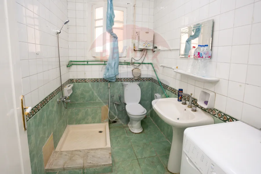 شقة للايجار المفروش 150 م كامب شيزار (ش المكتبات بجوار كلية الهندسة)