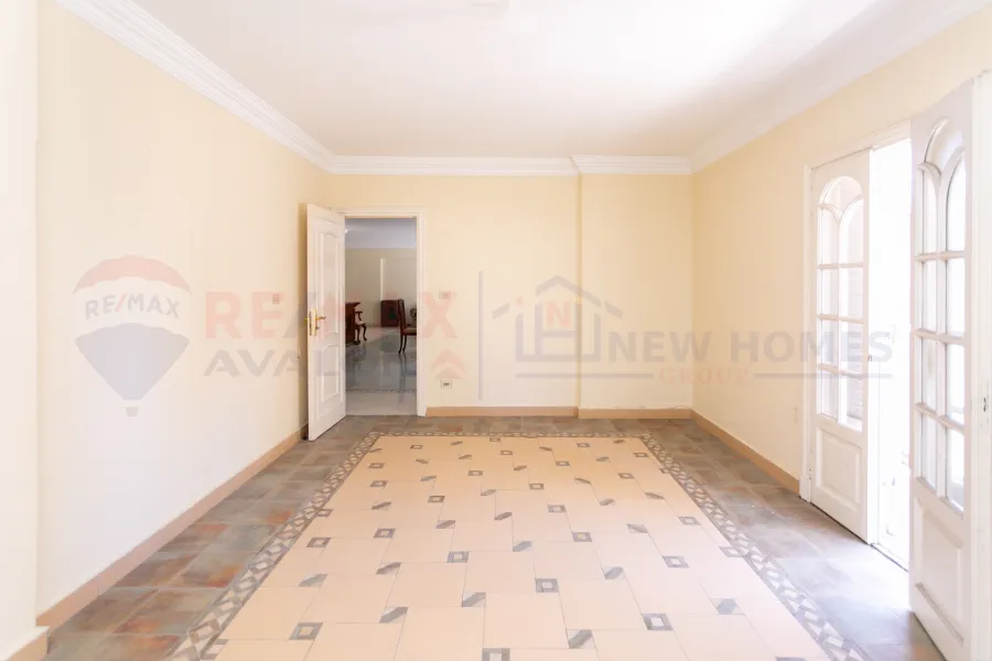 شقة للبيع 330 م  لوران (متفرع من ش الاقبال)