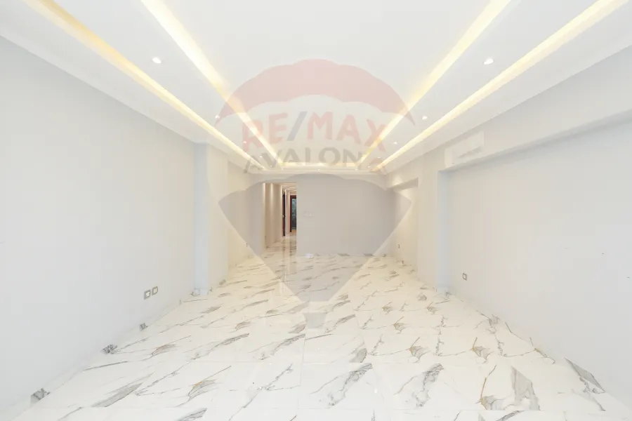 شقة للبيع 155 م سموحة (ش فوزي معاذ الرئيسي)