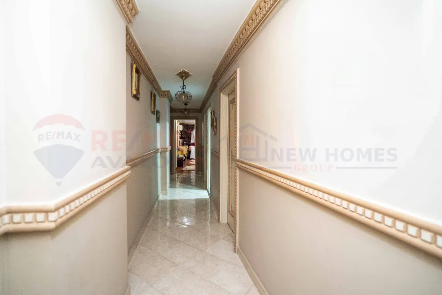 شقة للبيع 310 م  كامب شيزار (على البحر مباشرة)