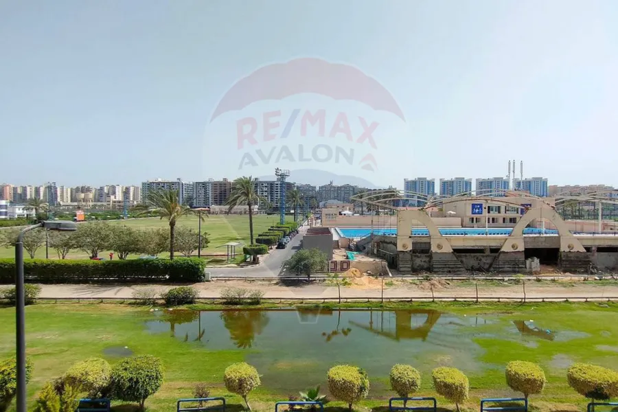 شقة للبيع 215 م سموحة (سوليك بيتك في النادي - عمارة براند)