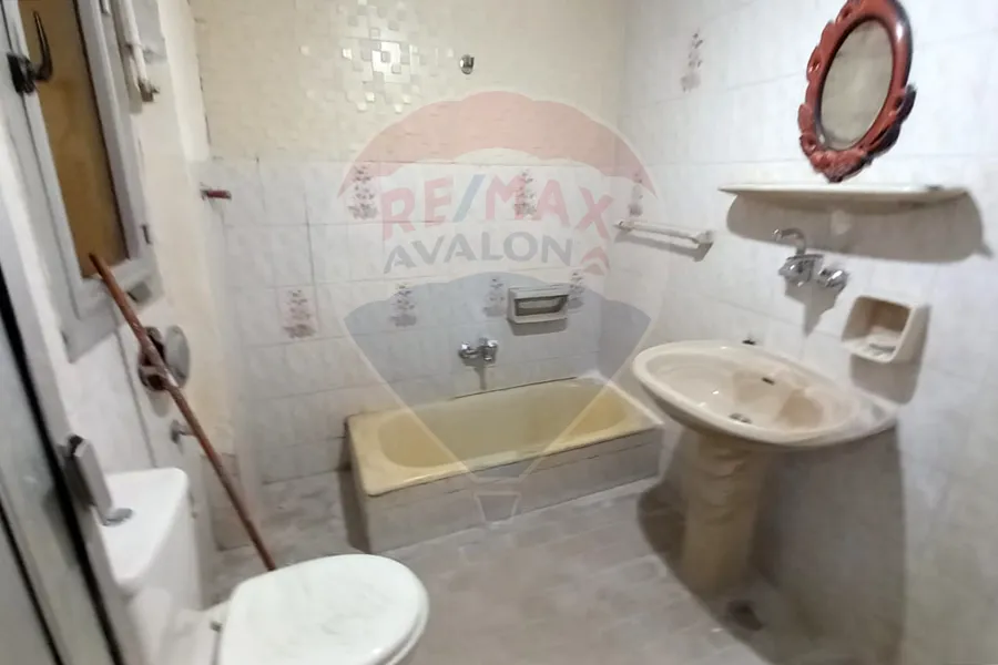 شقة للبيع 200 م سابا باشا (بالقرب من الترام)