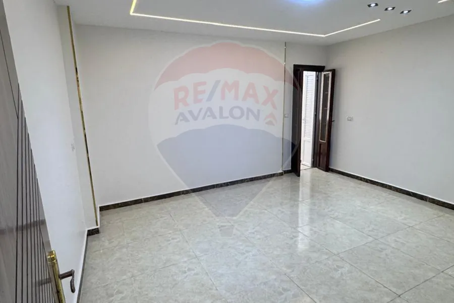 شقه للبيع  160 م ميامى (خطوات من البحر)