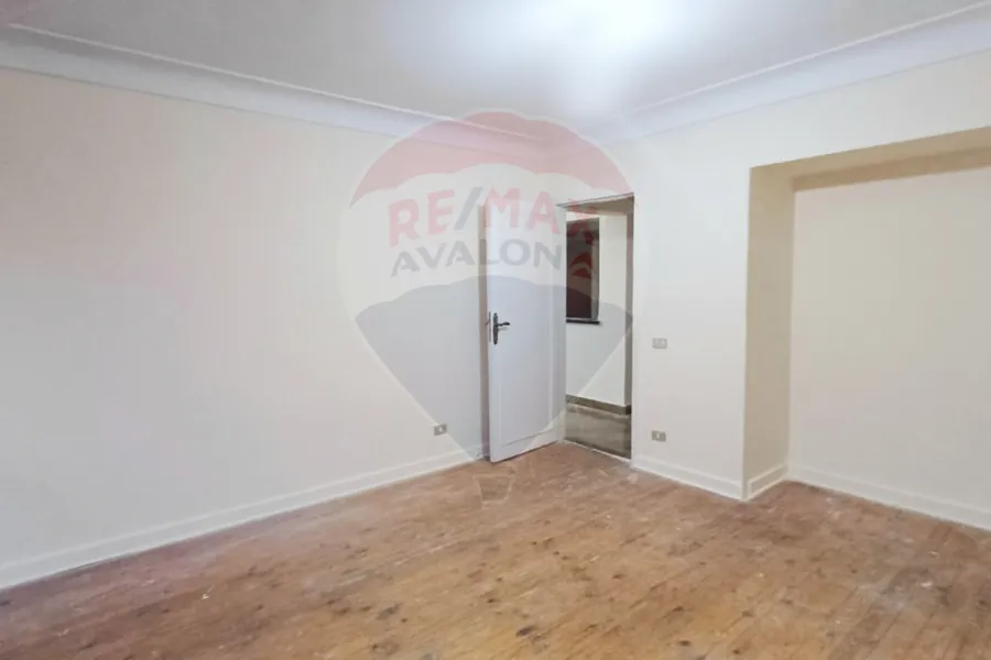 شقة للبيع 150 م سموحة (ش مدارس محمد زهران)