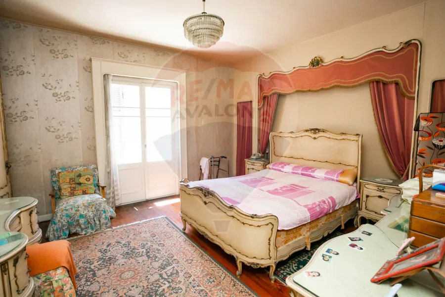 شقة للبيع 250 م سيدي جابر الشيخ (بين بورسعيد و البحر)