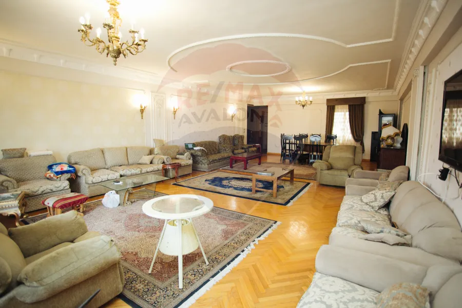 شقة للبيع 243 م سموحة (ش بهاء الدين الغتوري)