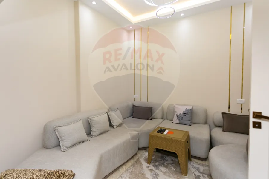 شقه للبيع 100 م ميامي ( ش صلاح الدين شعبان )