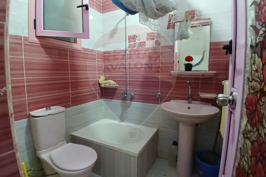 شقة للبيع 160 م المنتزة (ش الملك حفني)