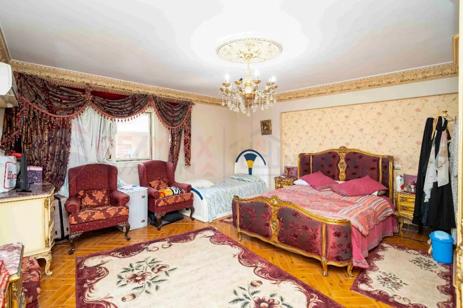 شقة للبيع 310 م  كامب شيزار (على البحر مباشرة)